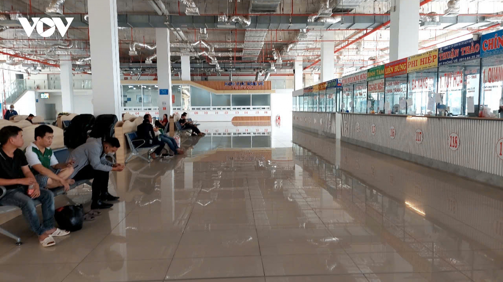 Sân bay đón 122.000 khách mỗi ngày, đường sắt tổ chức chạy đôi tàu "Thống Nhất"