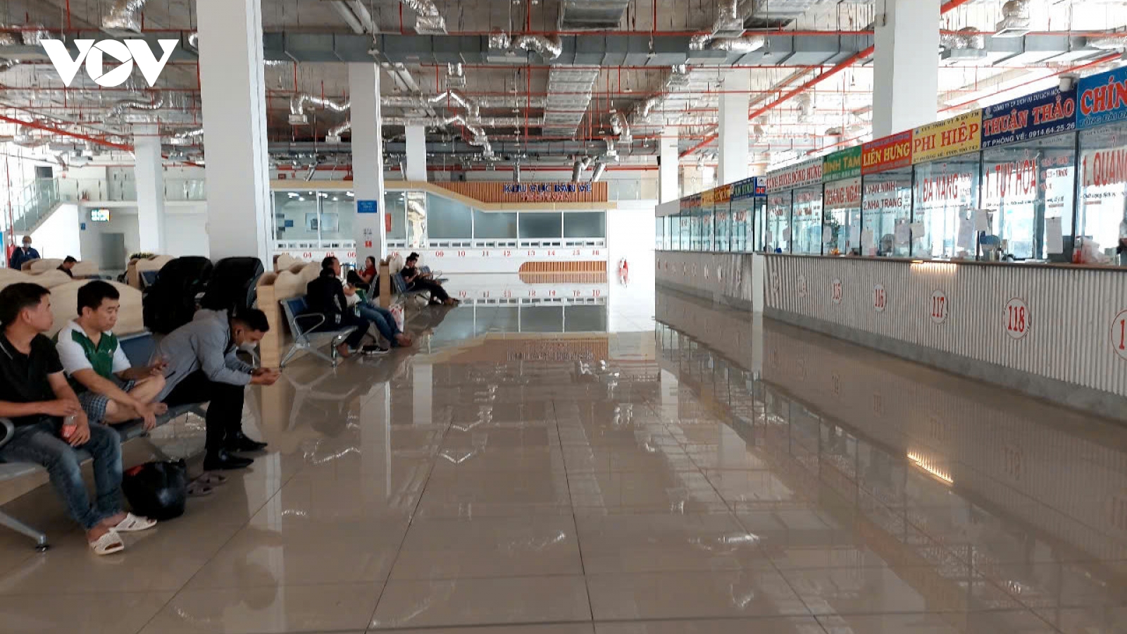 Sân bay đón 122.000 khách mỗi ngày, đường sắt tổ chức chạy đôi tàu "Thống Nhất"