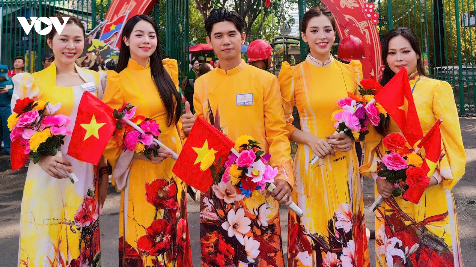 Dàn hoa hậu diện áo dài rạng ngời tham gia tổng duyệt diễu binh, diễu hành