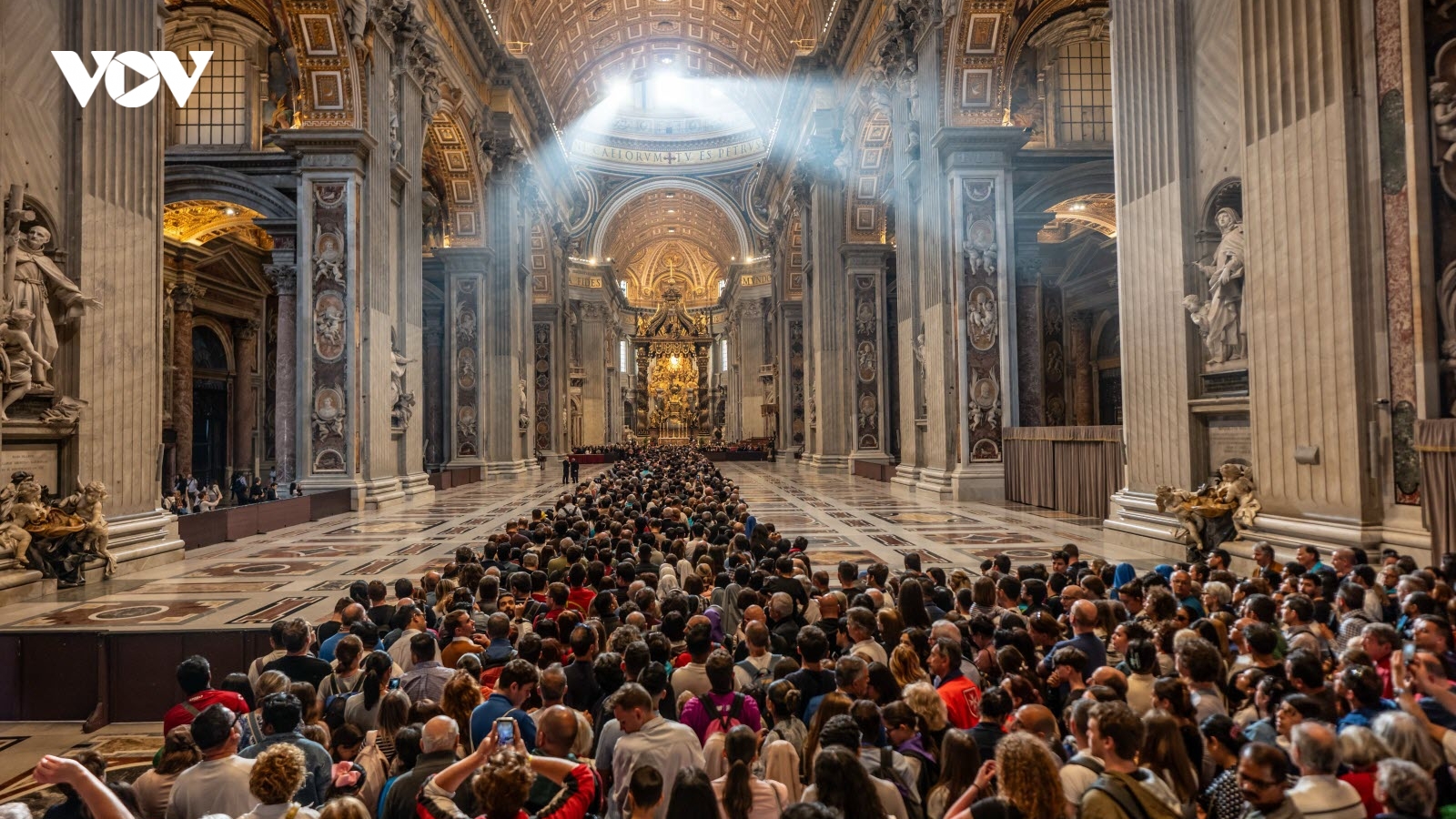 Dòng người đổ về Vatican tiễn biệt Giáo hoàng, Italy tăng cường an ninh