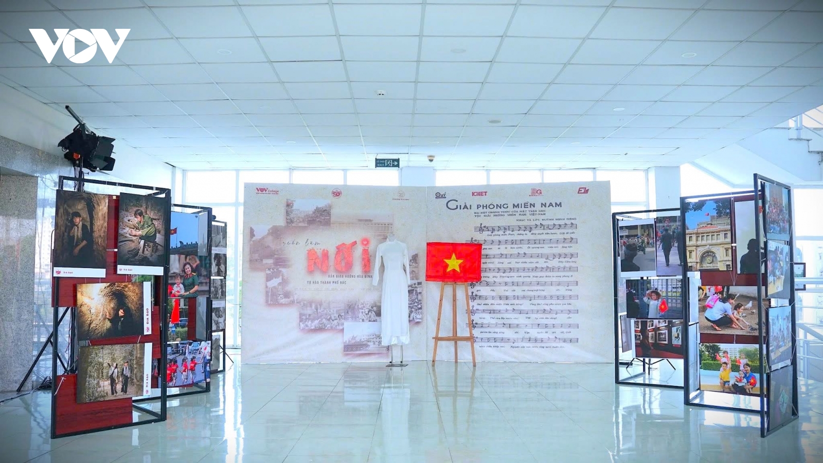 "Nối" - Bản giao hưởng hoà bình của sinh viên Trường CĐ Phát thanh - Truyền hình II