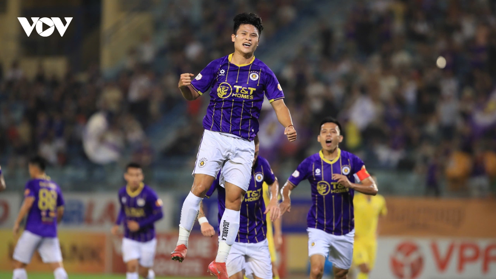 Hà Nội FC thâu tóm ba giải thưởng tháng 4, sẵn sàng đại chiến CLB Nam Định