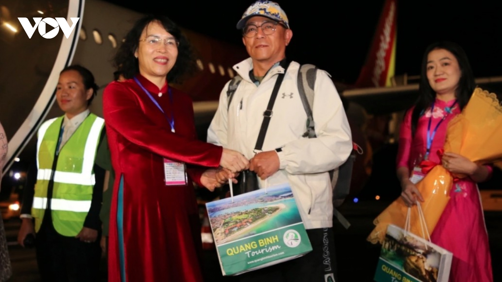 Quang Binh receives inaugural international flight from Taipei