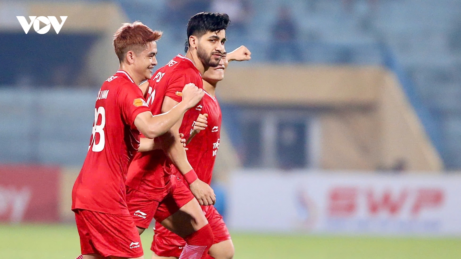Sau vòng 20 V-League 2024/2025: Kịch tính cuộc đua vô địch