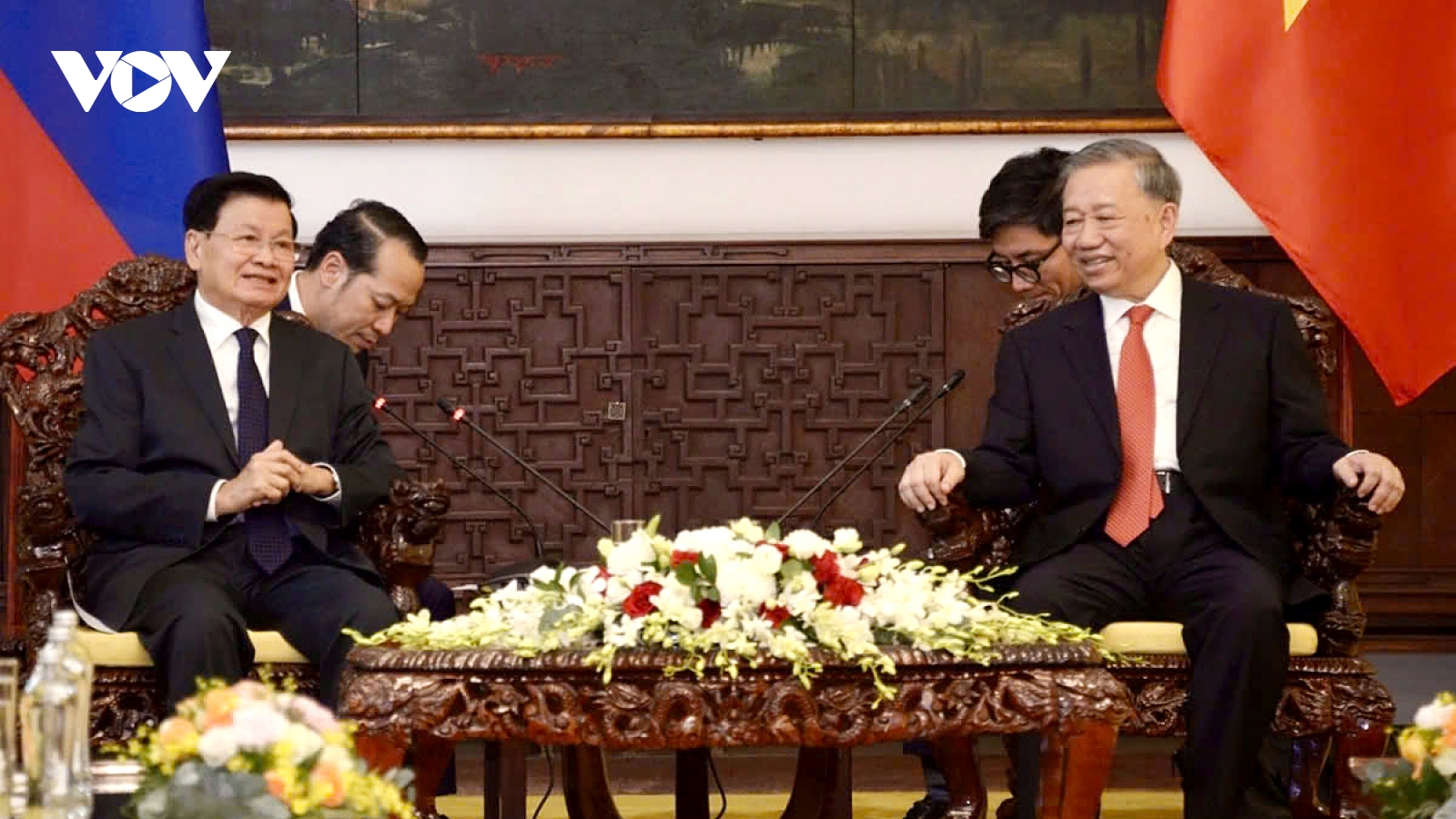 Vietnam vows to further cement great friendship with Laos