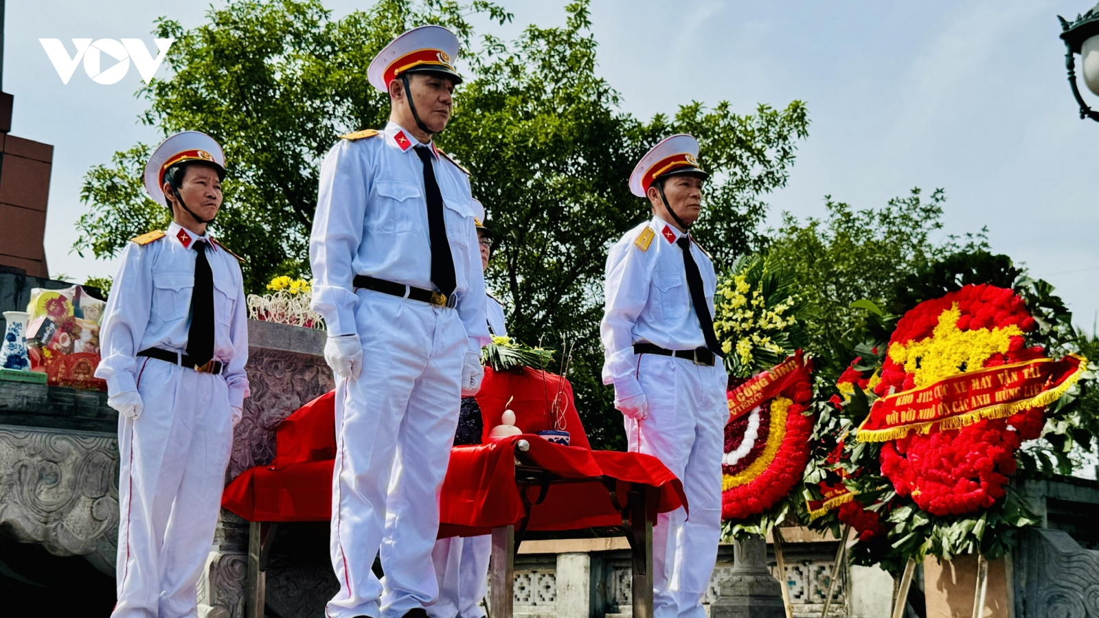 Đón và an táng hài cốt liệt sĩ sau 54 năm tìm kiếm, xác minh danh tính