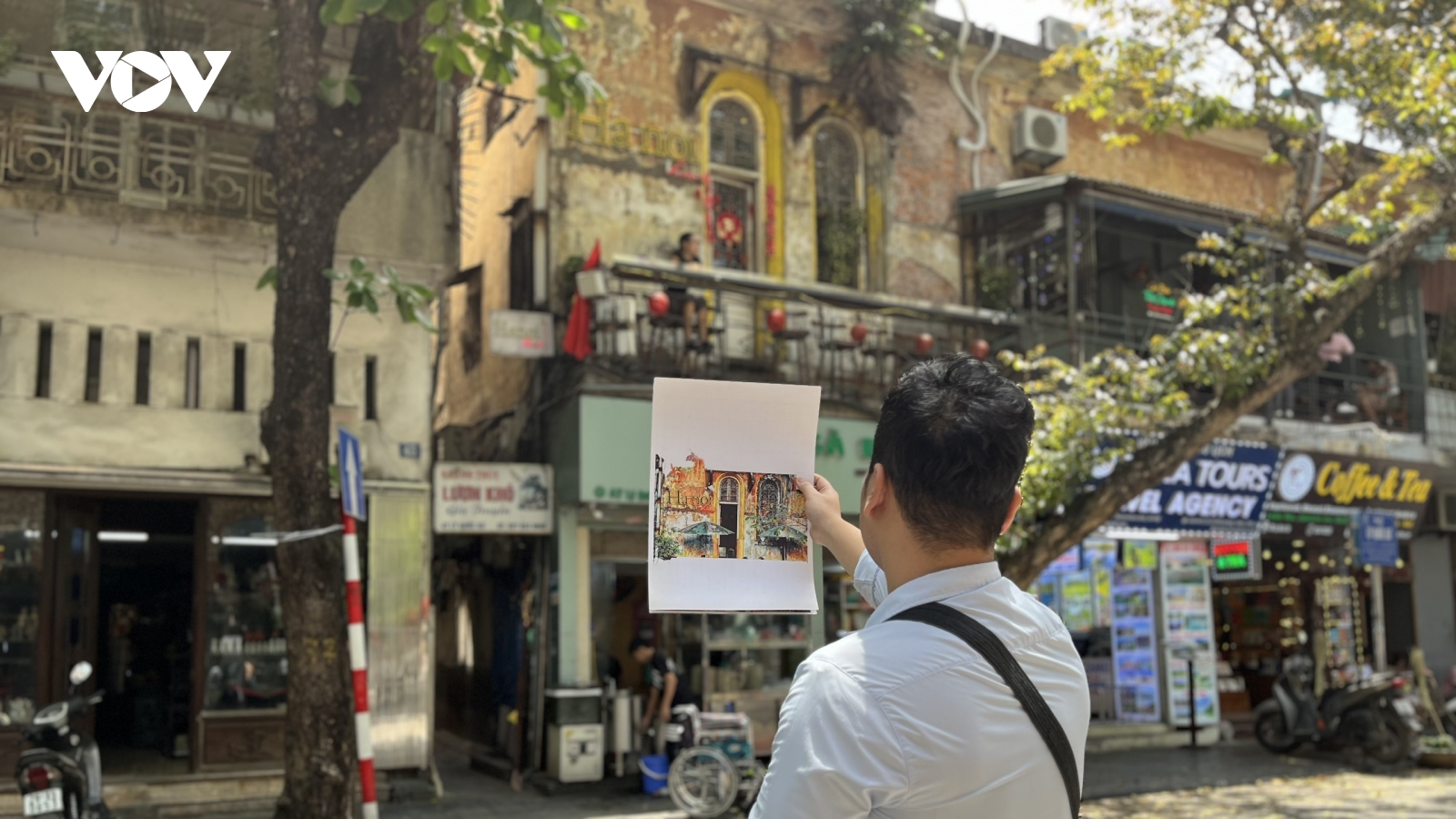 Chàng trai Gen Z khắc họa Hà Nội qua nét vẽ bút bi