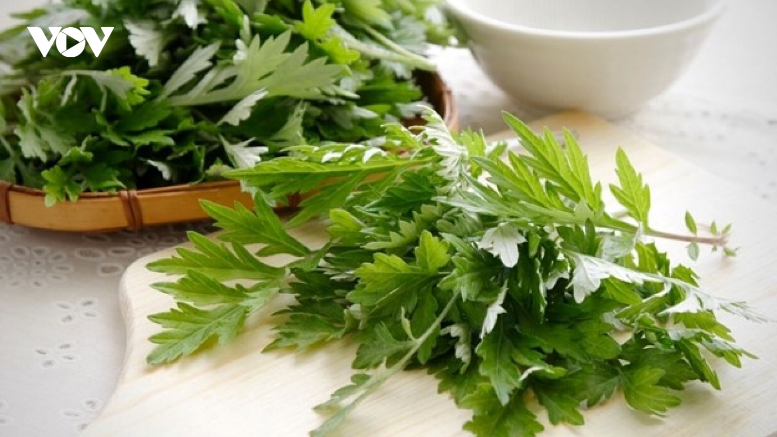 Ngải cứu được ví như "thuốc bổ" nhưng những người này chớ dại ăn kẻo tự hại mình