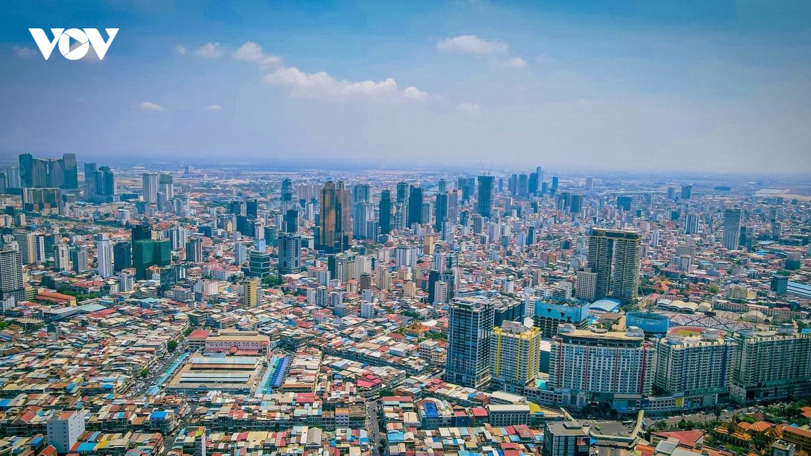 ADB cảnh báo rủi ro tăng trưởng với Campuchia sau quyết định áp thuế mới của Mỹ