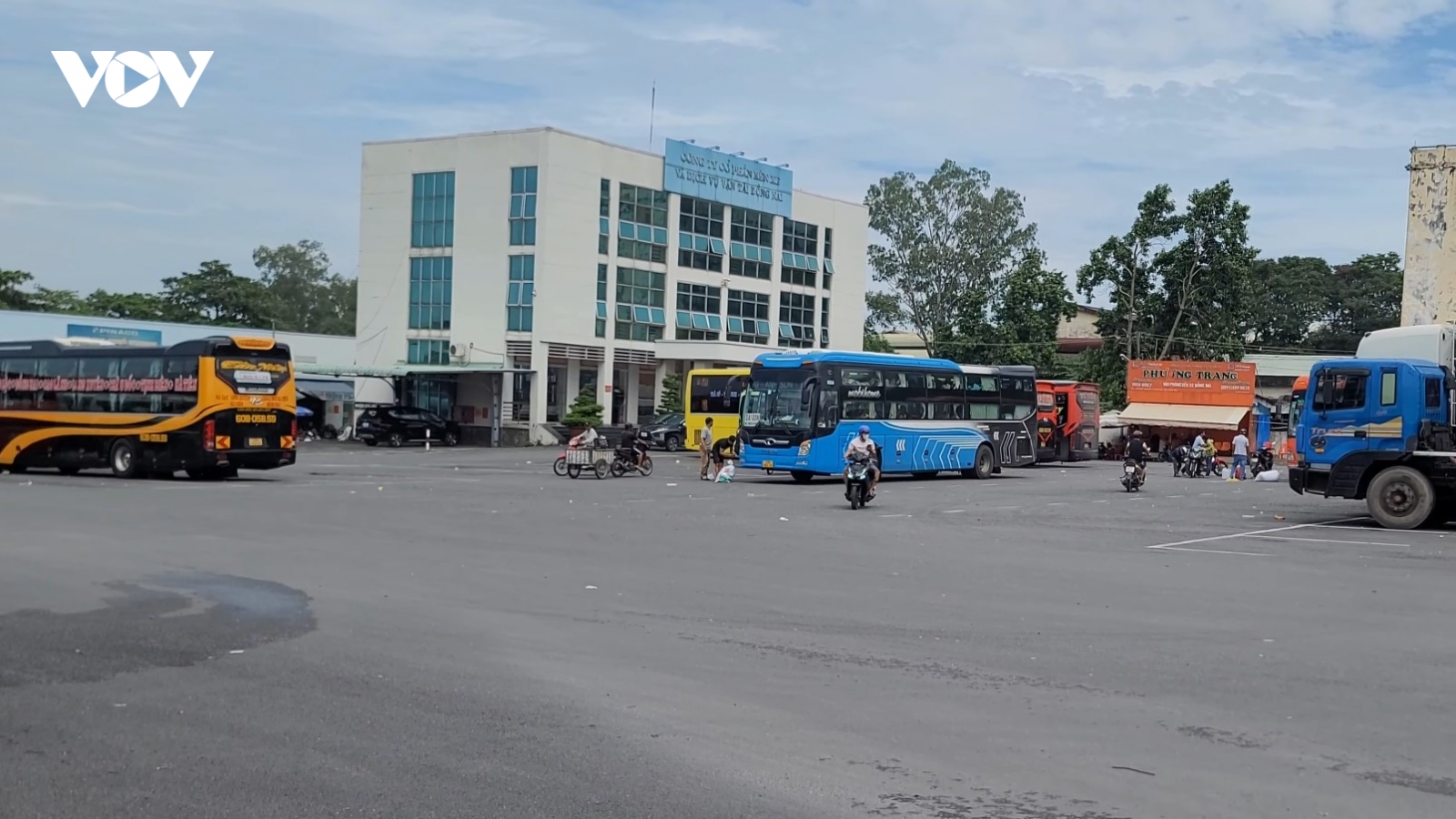 Bảo vệ Bến xe Đồng Nai dùng súng điện dí trong lúc xô xát với khách