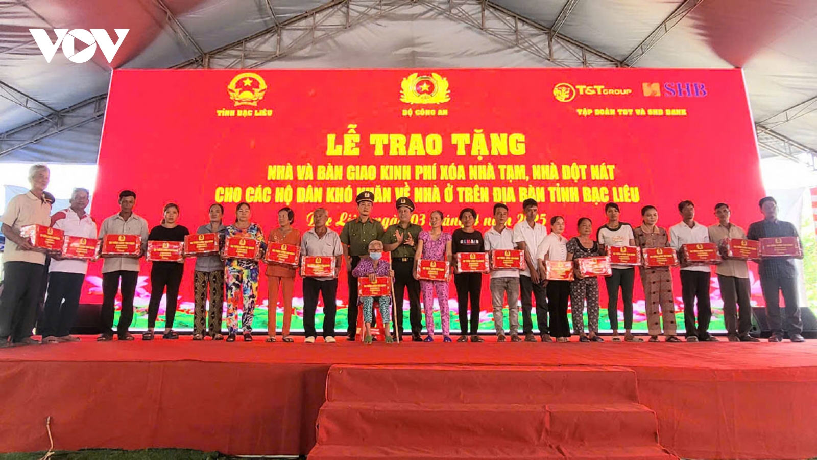 Bộ Công an trao tặng nhà, bàn giao kinh phí xóa nhà tạm cho các hộ dân tỉnh Bạc Liêu