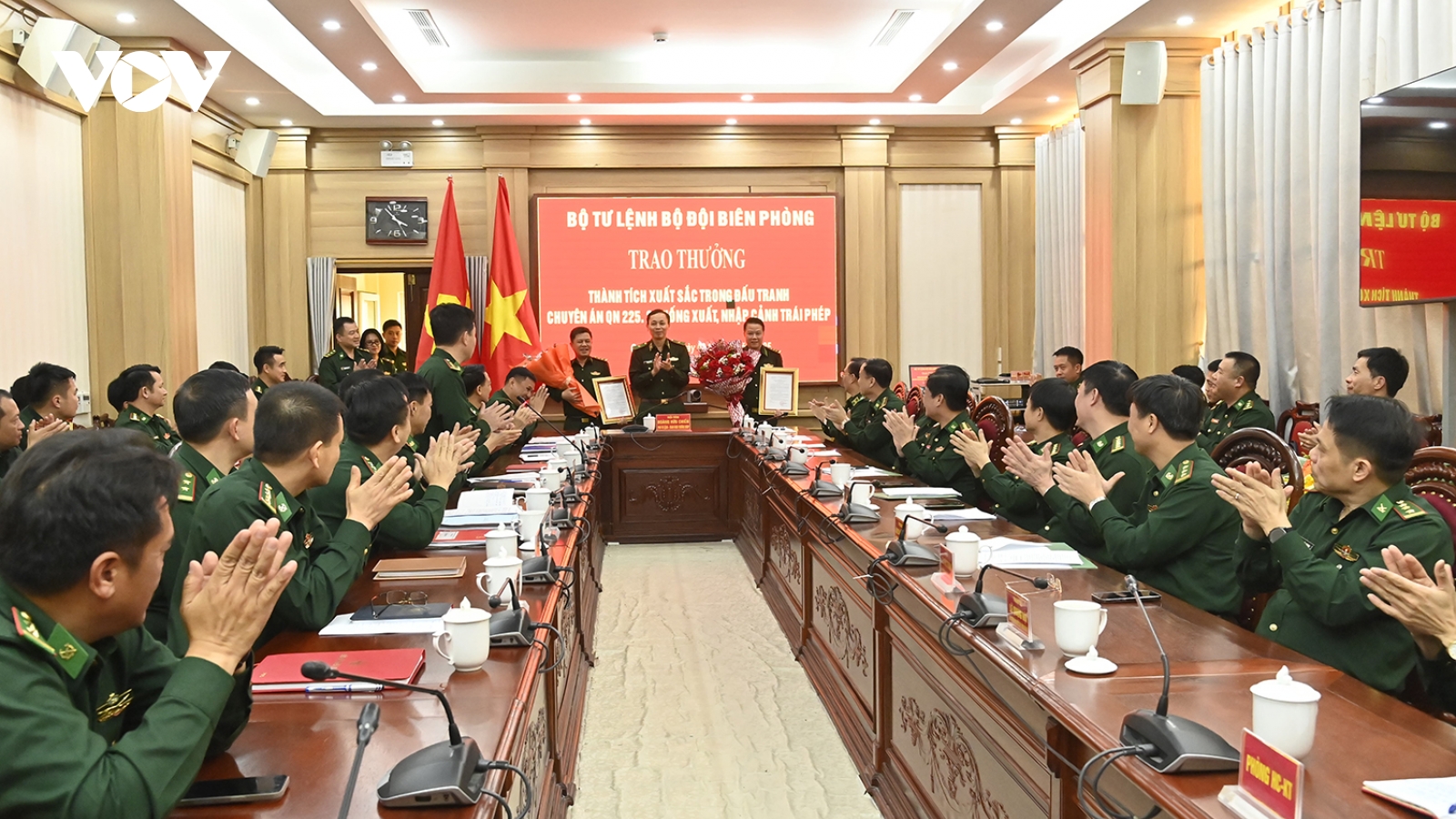 Thưởng nóng vụ triệt phá đường dây đưa người xuất nhập cảnh trái phép