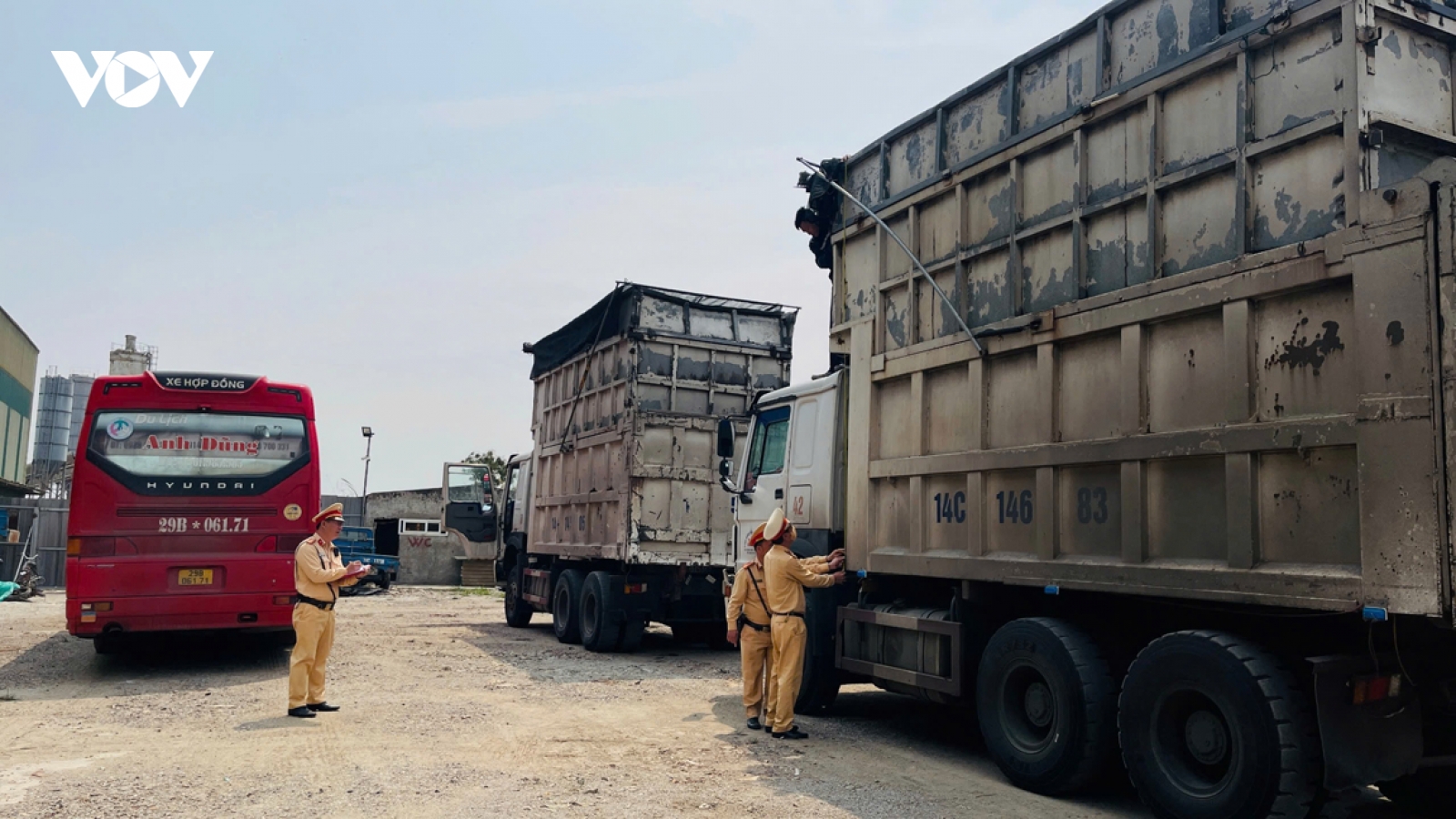 Quảng Ninh: Xử lý xe tải cơi nới thành thùng hoạt động trong KCN Cái Lân