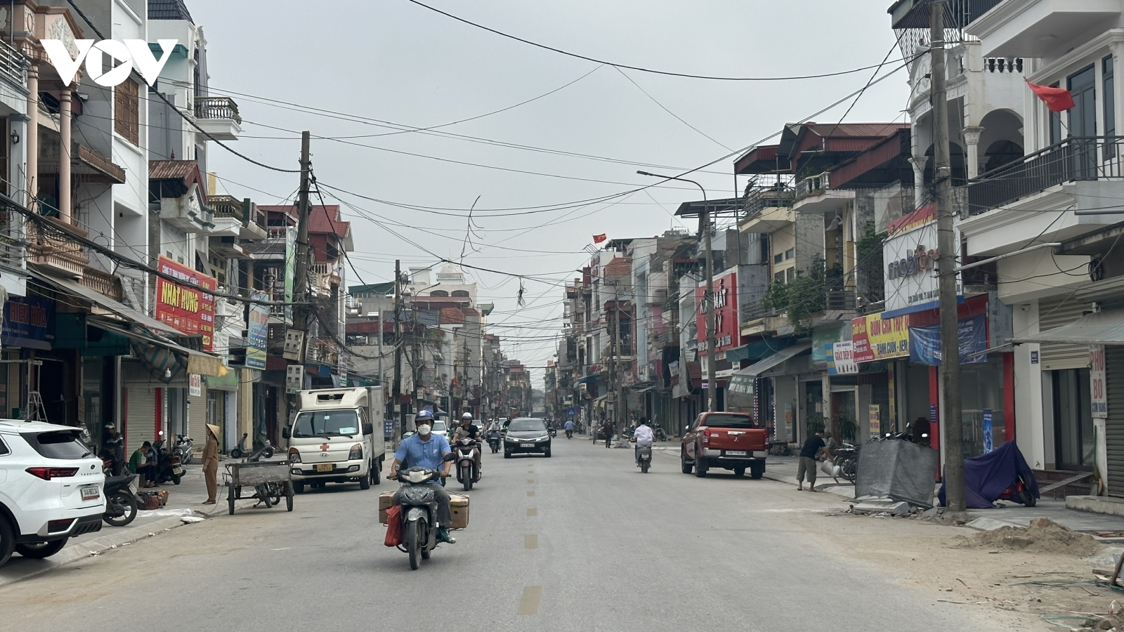 Vỉa hè, tuyến phố ở Hải Dương ngổn ngang, nhiều cây xanh bị đốn hạ