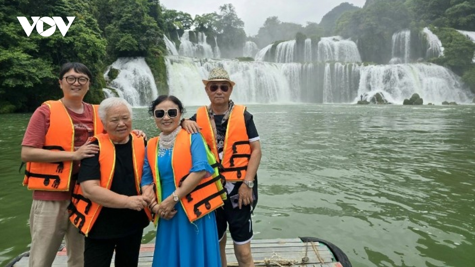Vietnam welcomes over 6 million foreign tourists in first 3 months