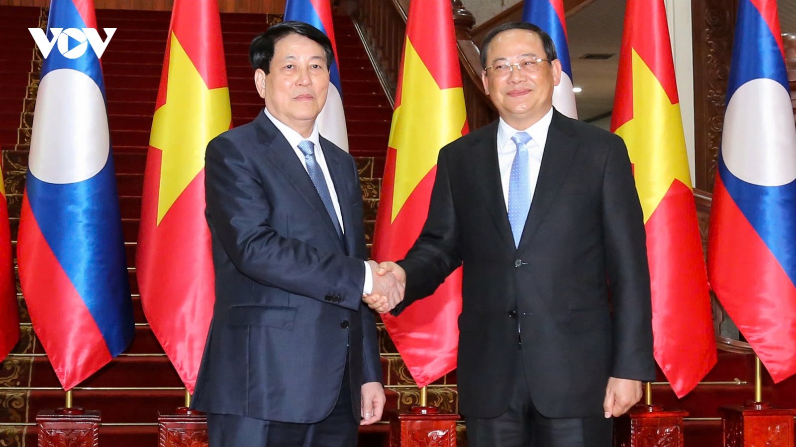 Chủ tịch nước Lương Cường hội kiến Thủ tướng Lào Sonexay Siphandone