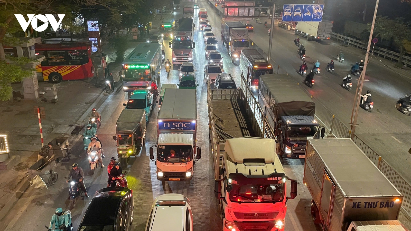 Ùn ứ giao thông tại các cửa ngõ Hà Nội trước kỳ nghỉ lễ Giỗ Tổ Hùng Vương