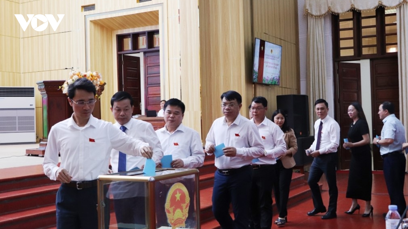 Miễn nhiệm nhiều Ủy viên UBND tỉnh Lai Châu
