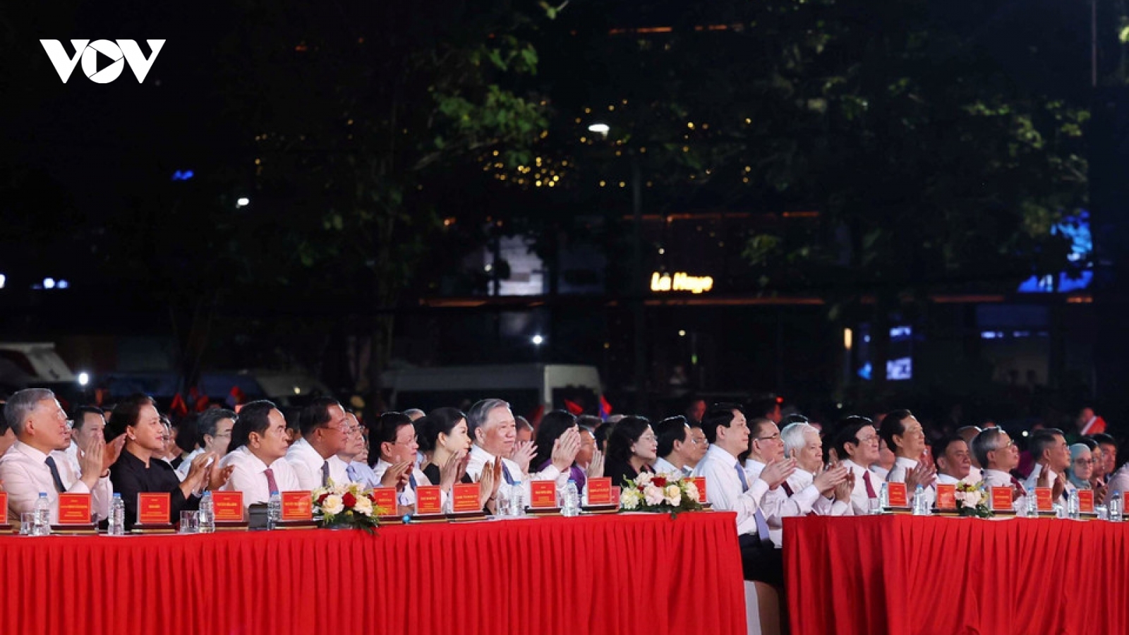 Lãnh đạo Đảng, Nhà nước dự Chương trình nghệ thuật đặc biệt "Mùa Xuân thống nhất"