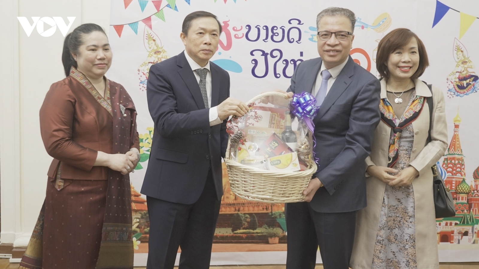 Đại sứ Việt Nam tại Nga chúc Tết cổ truyền của Lào