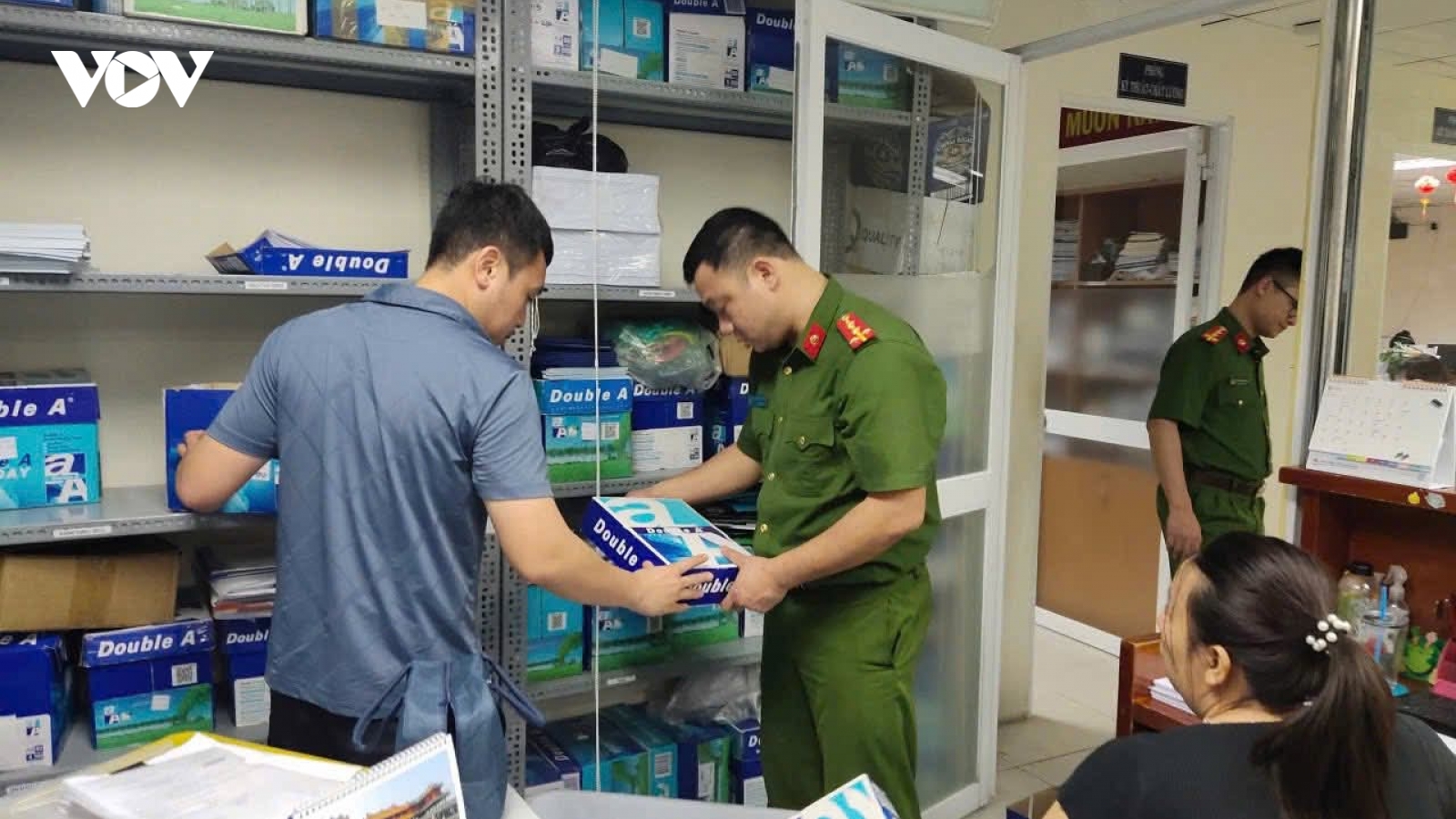 Nóng 24h: Phá đường dây làm "khống" hàng loạt giấy kiểm định