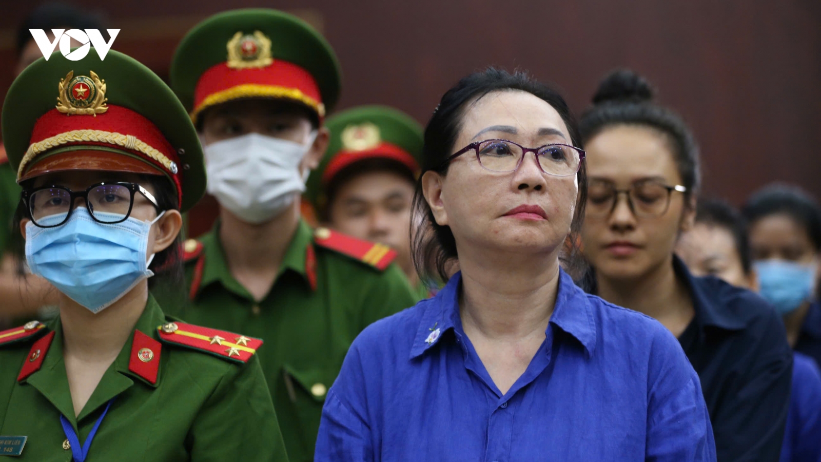 Phiên tòa xét xử bà Trương Mỹ Lan tạm dừng để làm rõ số tiền "khủng"
