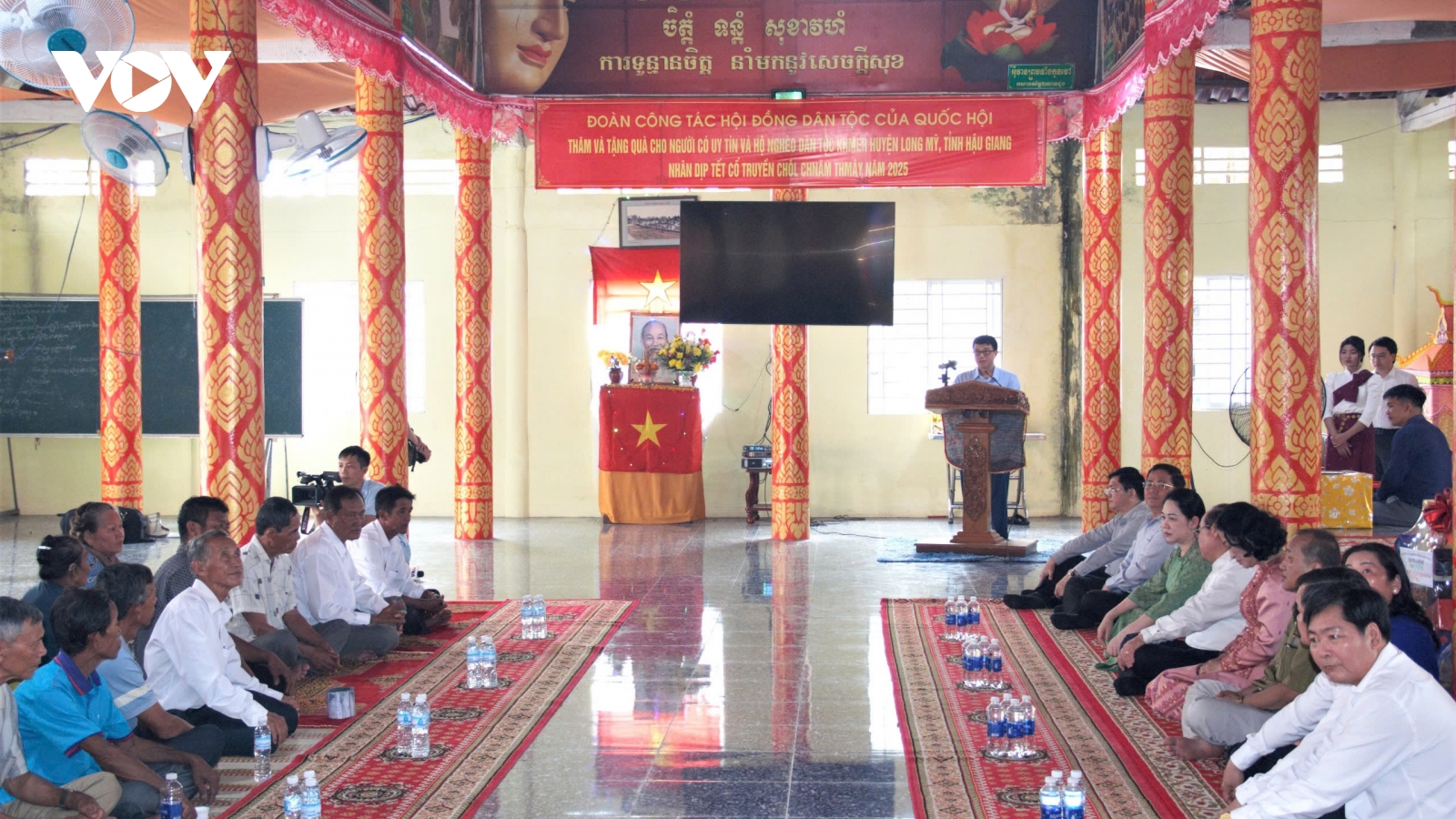 Đoàn công tác của Hội đồng Dân tộc Quốc hội thăm và chúc Tết Chôl Chnăm Thmây