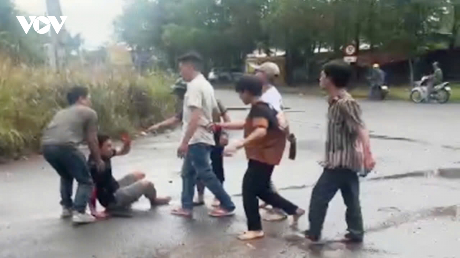 Ba người trọng thương trong vụ ẩu đả giữa hai nhóm nhà xe ở Bình Phước