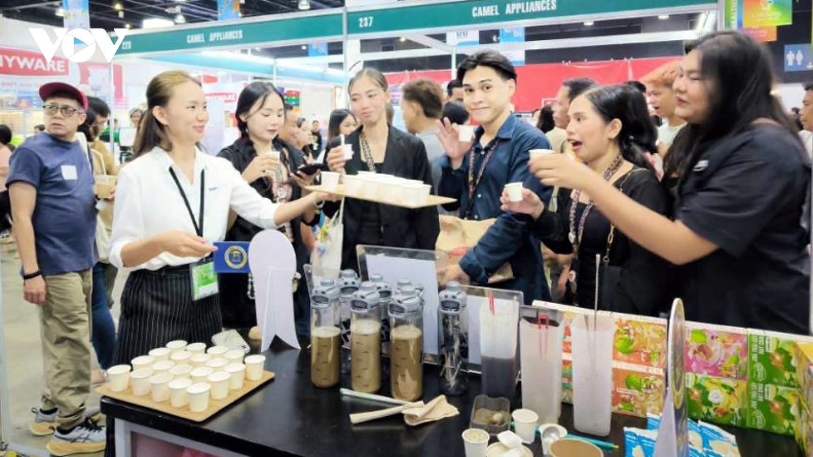 Sản phẩm của Việt Nam hút khách tham quan tại Hội chợ thực phẩm Philippines