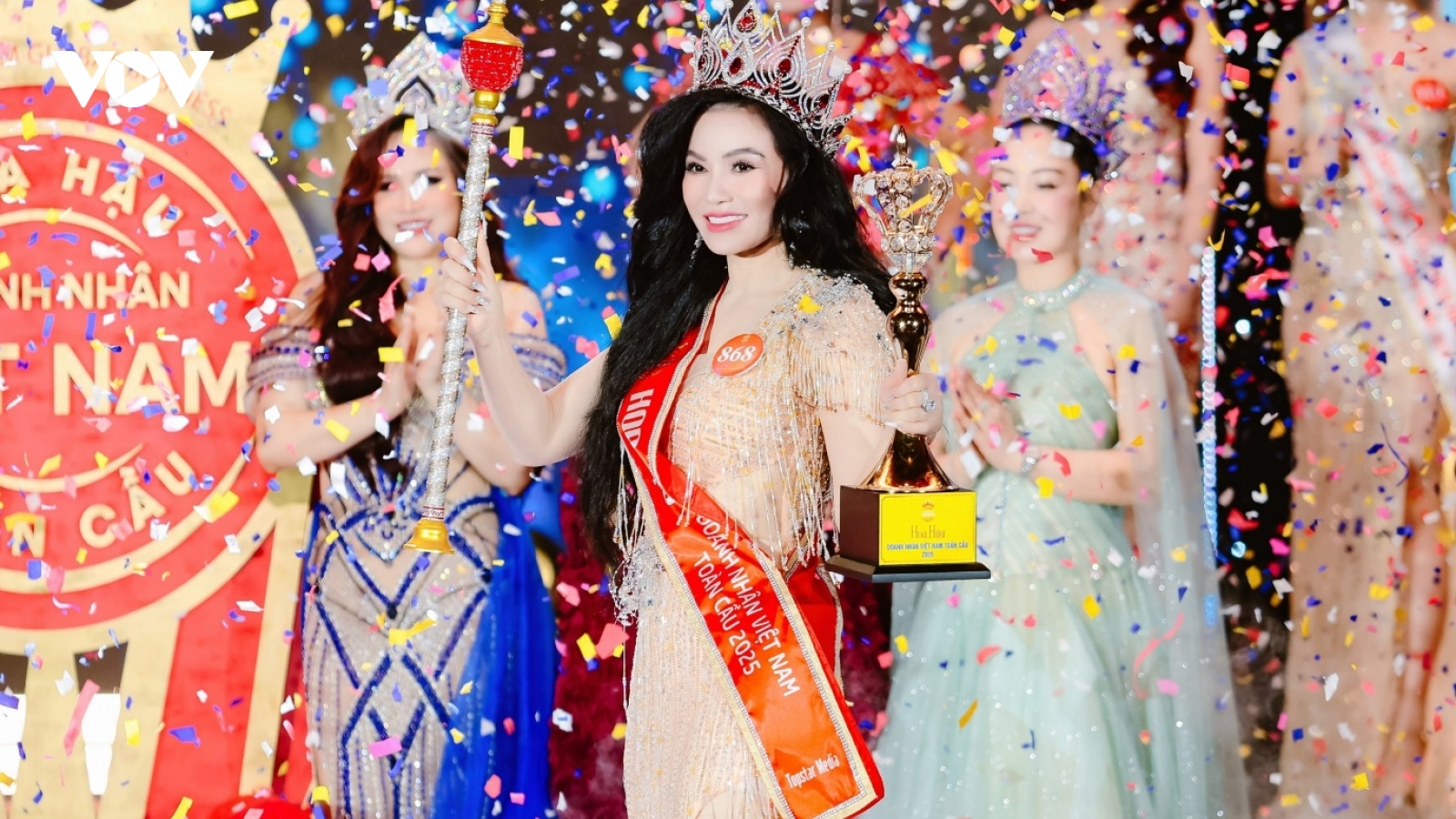 Hoa hậu Doanh nhân Việt Nam Toàn cầu 2025 nhận vương miện trị giá 1 tỷ đồng