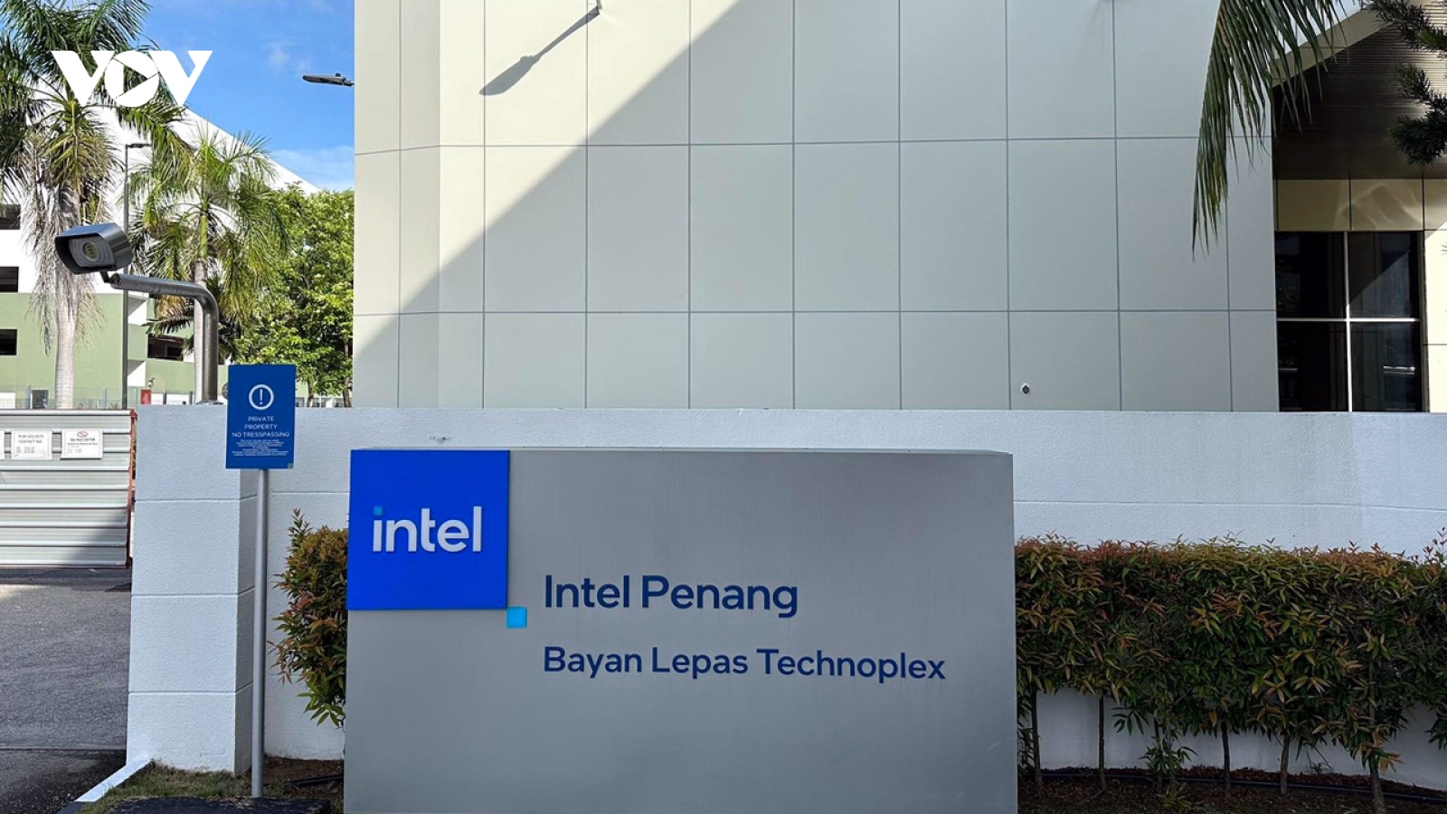Malaysia tìm cách gỡ khó cho Intel, Oracle từ thuế quan của Mỹ