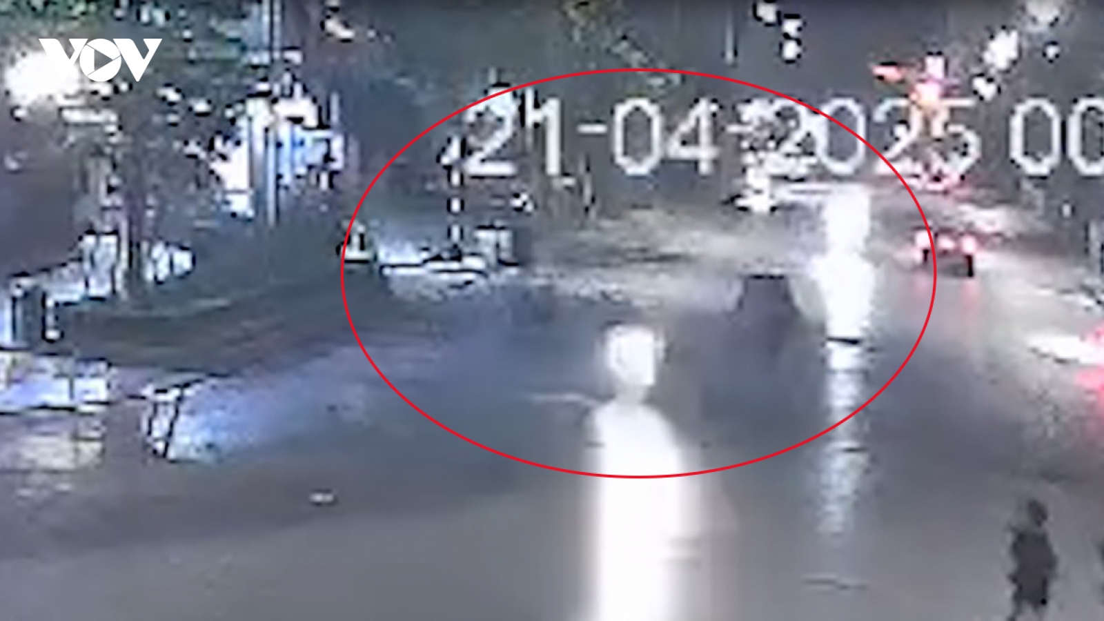 Video khoảnh khắc xe máy tông tử vong nữ công nhân môi trường ở Hà Nội