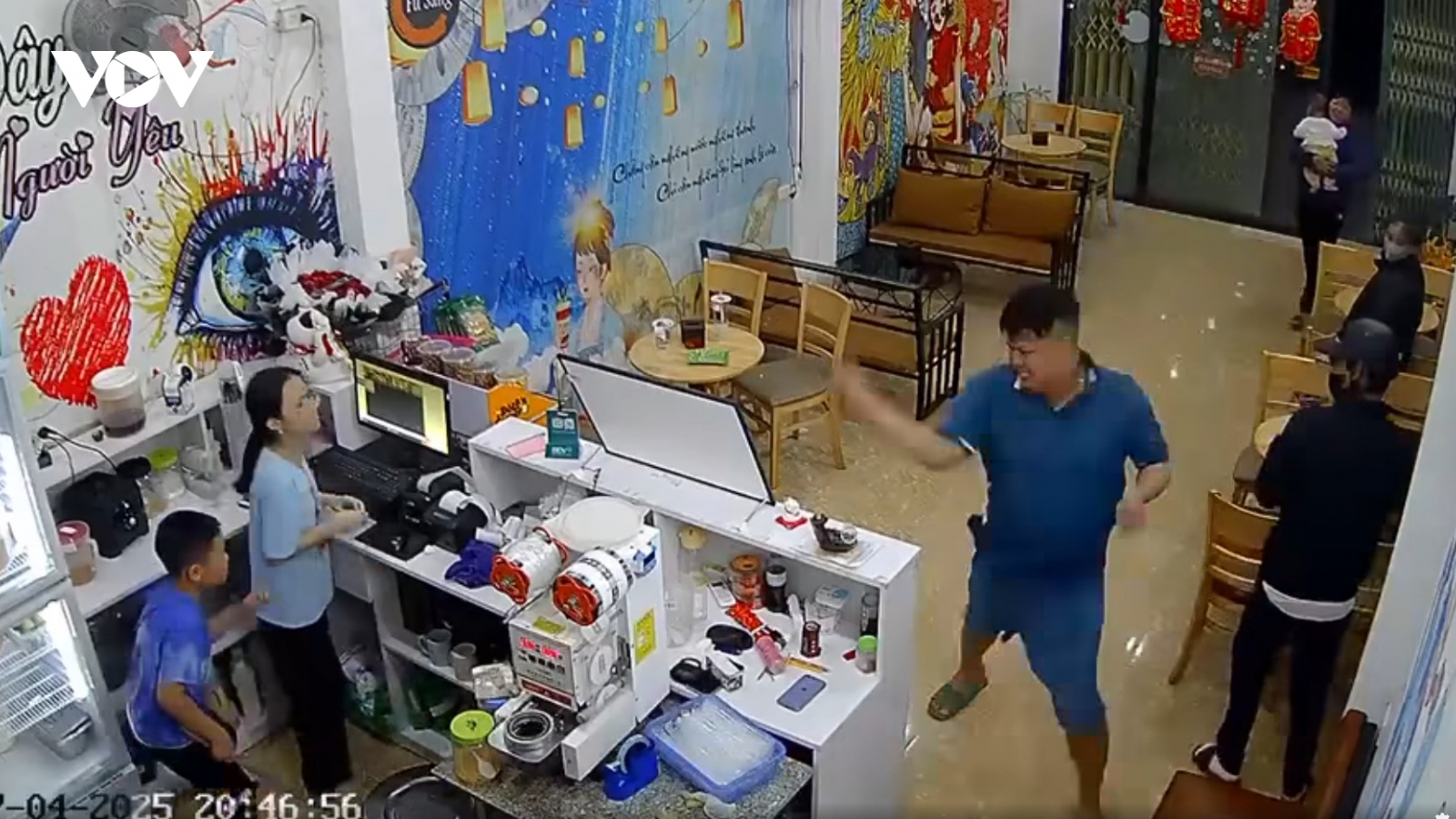 Công an triệu tập đối tượng đập phá quán trà sữa ở Kim Sơn, Ninh Bình