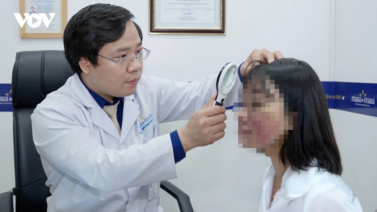 Mặt sưng phù vì tin kem trị mụn "từ thiên nhiên" trên TikTok