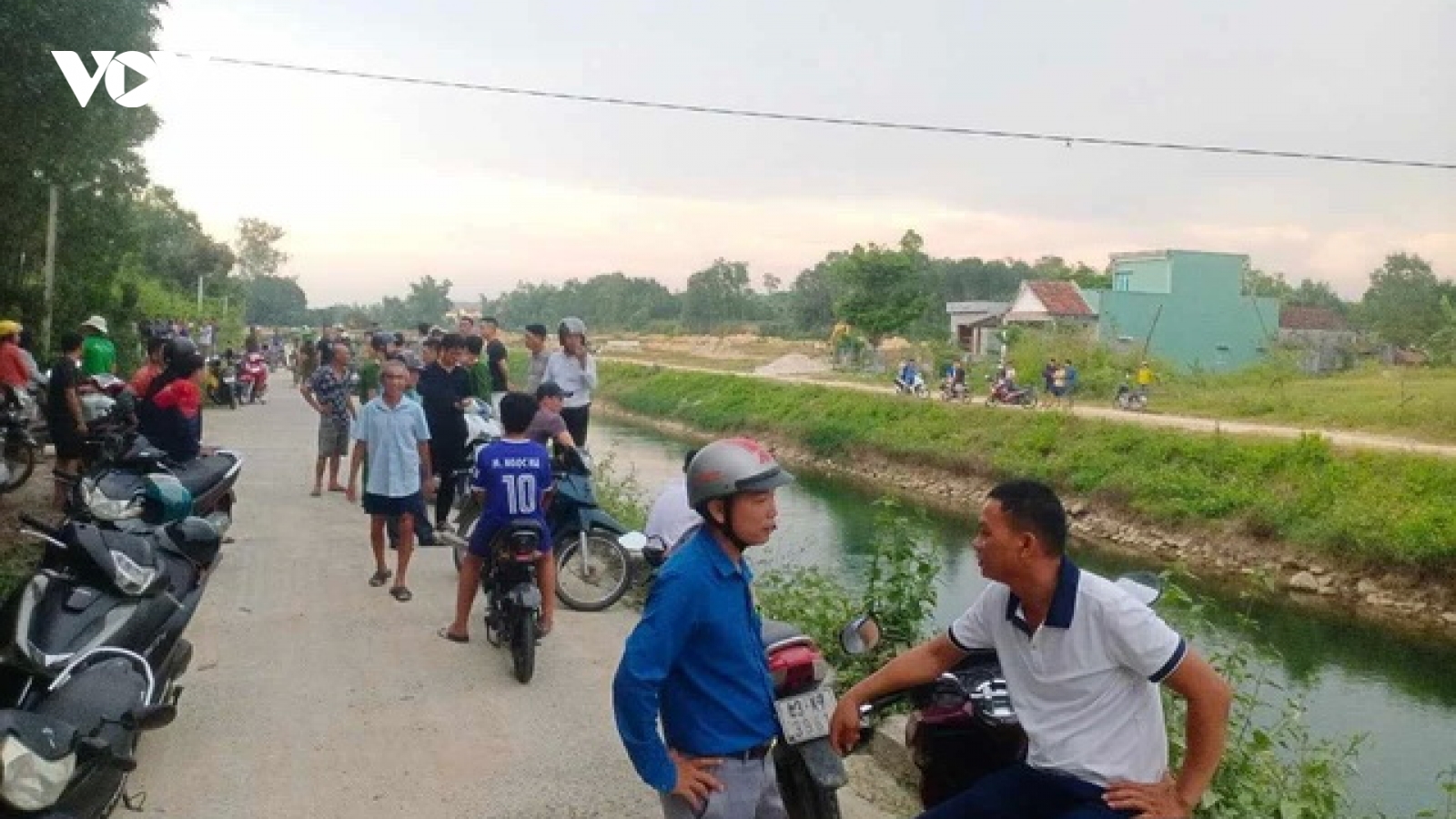 Phát hiện thi thể 2 mẹ con dưới kênh ở Quảng Nam