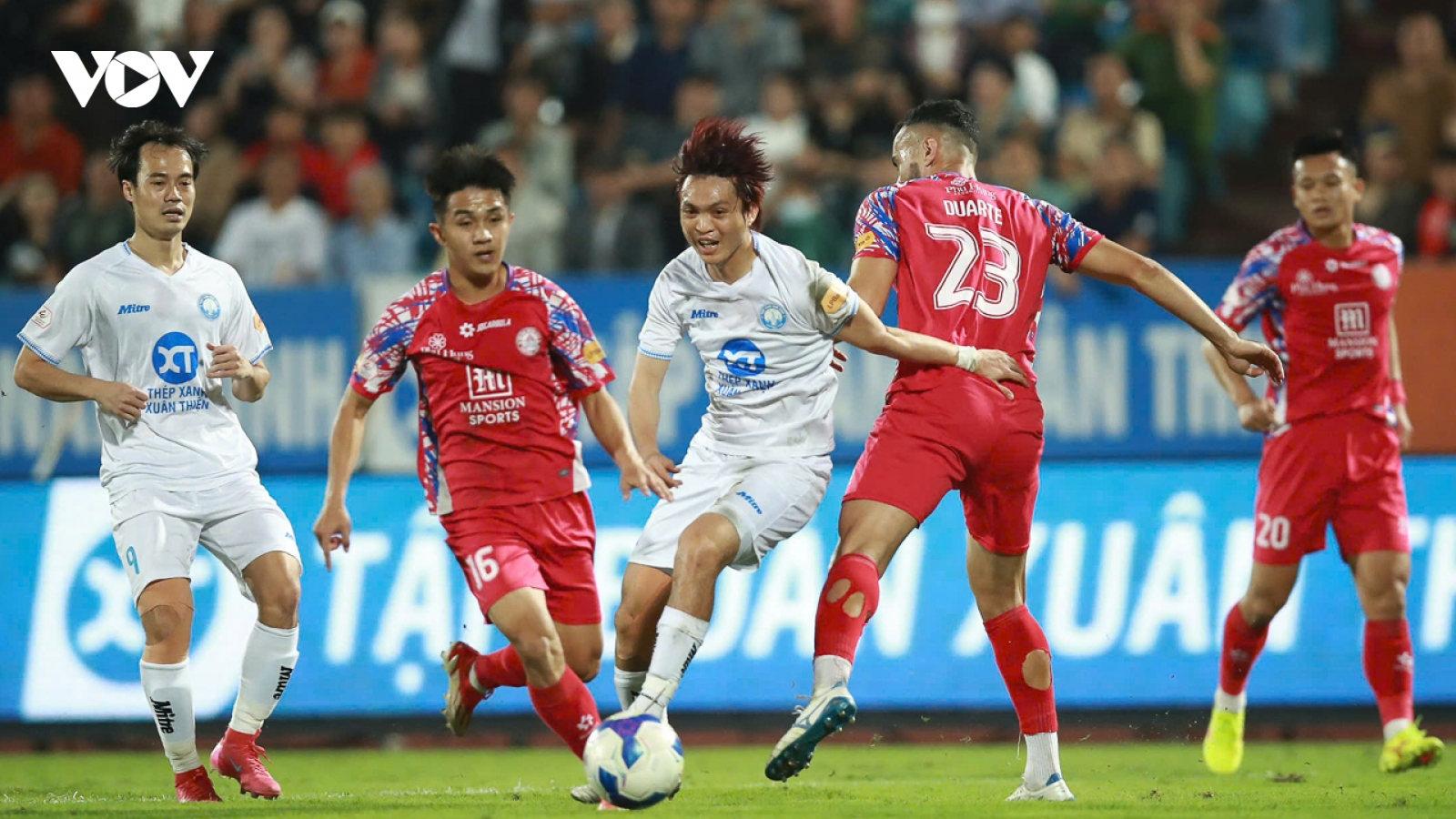 Bảng xếp hạng V-League mới nhất: Ngôi đầu chưa đổi chủ