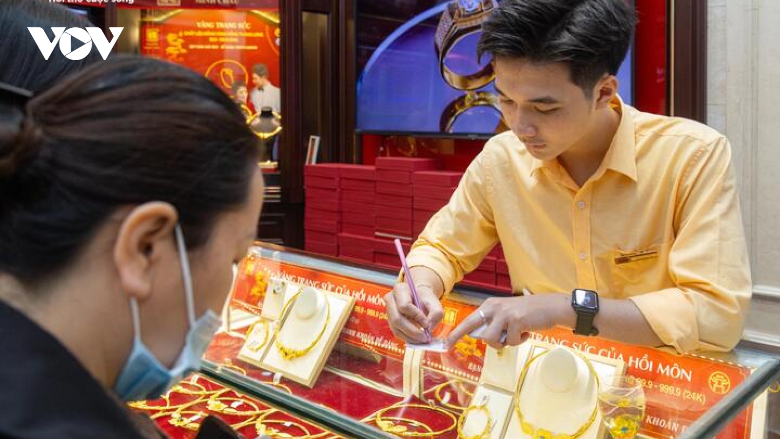 Giá vàng hôm nay 4/5: Giá vàng SJC đứng giá ở mức 121,3 triệu đồng/lượng