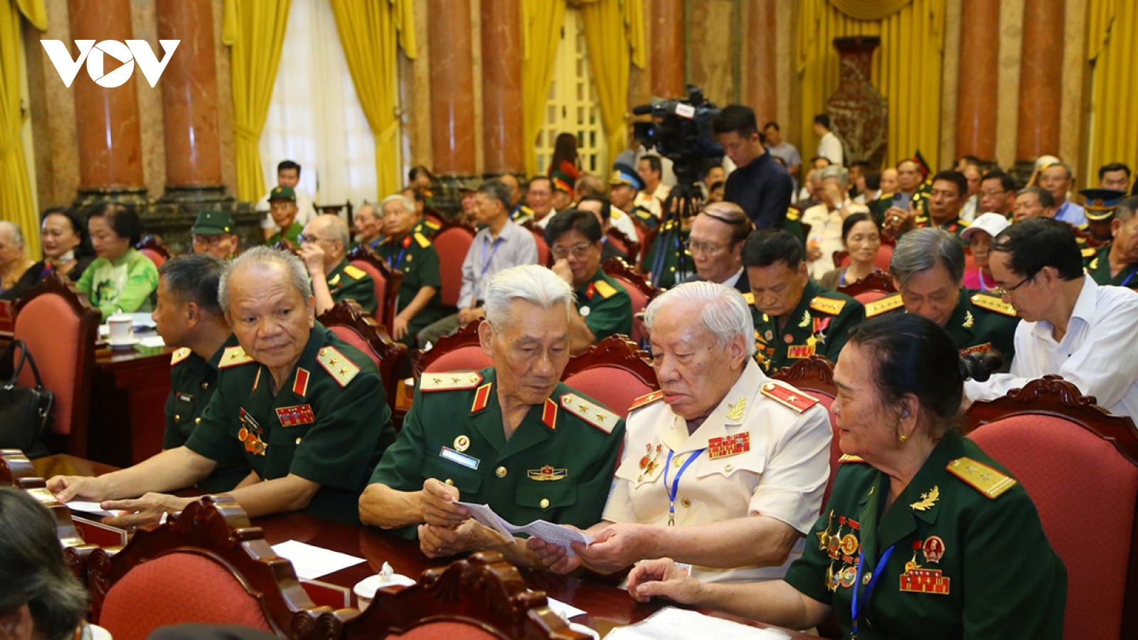 Trình Chủ tịch nước dành hơn 830 tỷ đồng tặng quà người có công