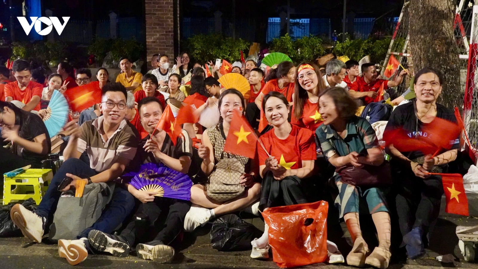 Hàng vạn người dân "trắng đêm" chờ đợi xem diễu binh, diễu hành