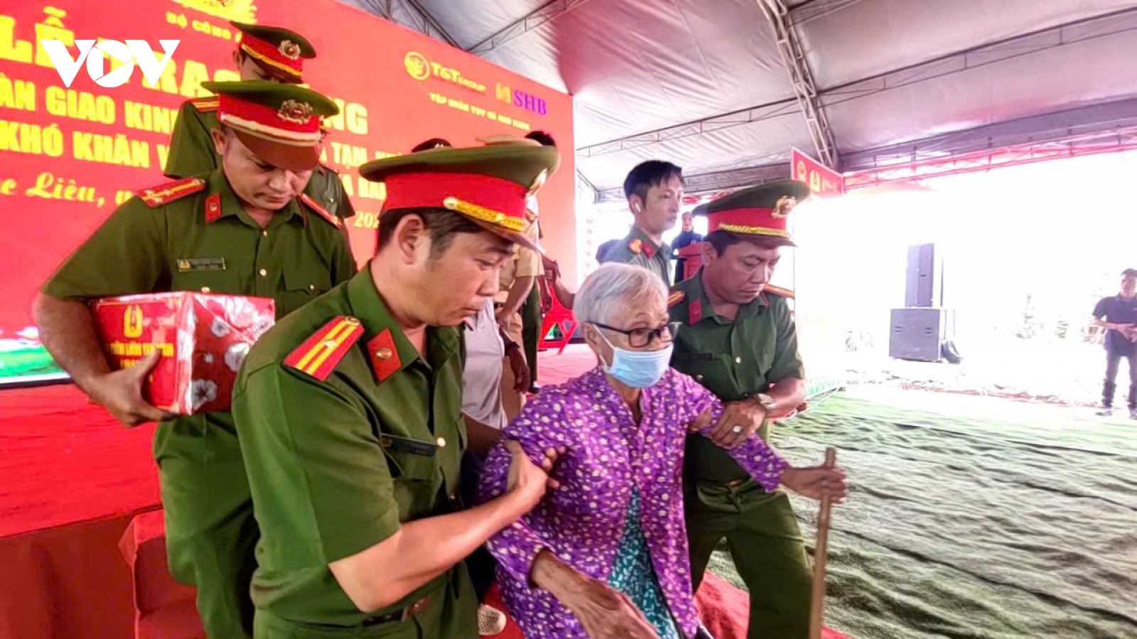 Bộ Công an quyết tâm hoàn thành 700 căn nhà trao tặng người dân nghèo Bạc Liêu