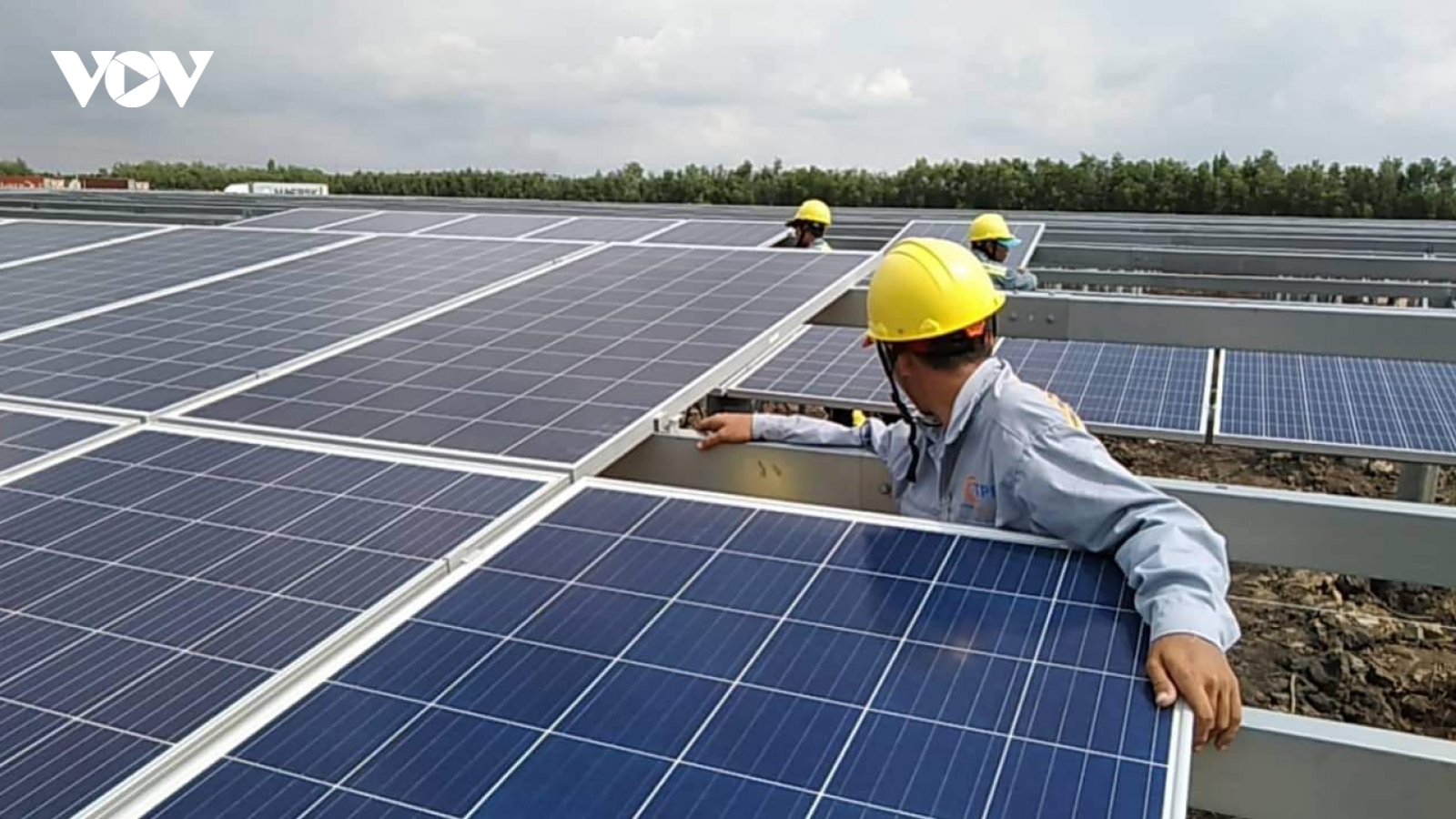 Việt Nam sẵn sàng trao đổi với Mỹ về việc áp thuế pin năng lượng mặt trời
