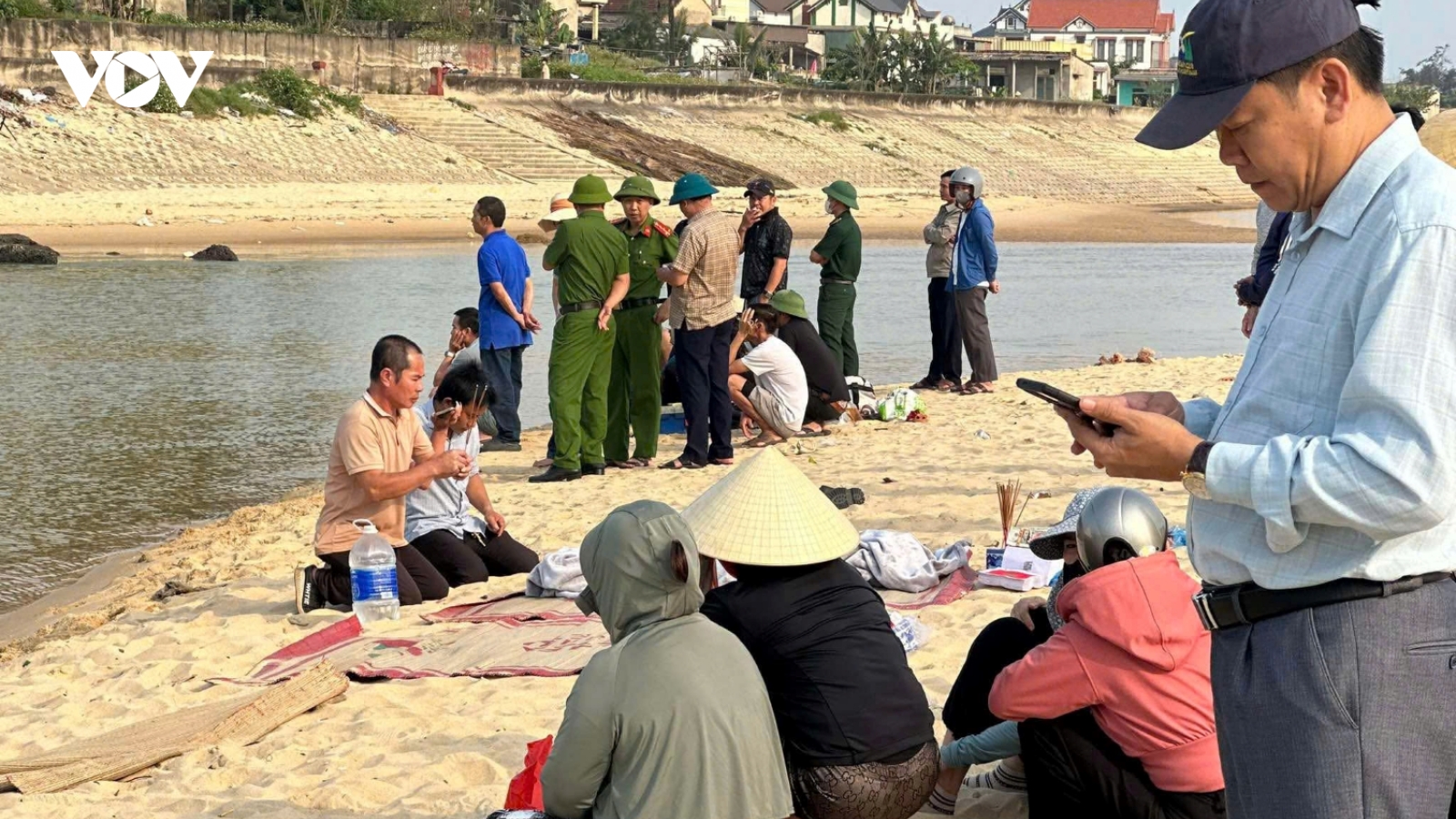 Tìm thấy thi thể 2 học sinh Quảng Bình mất tích khi tắm ở sông Dinh