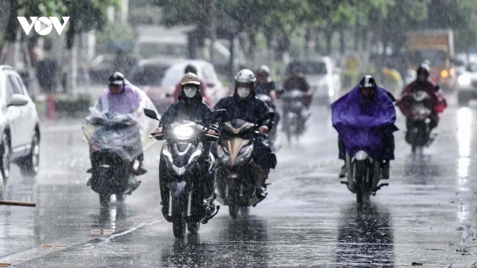 Thời tiết ngày mai 1/5: Hà Nội có mưa rào và rải rác có dông