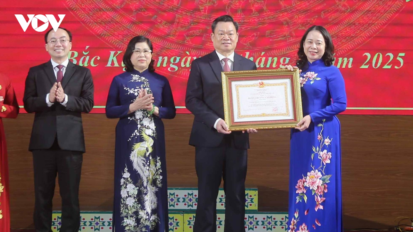 Phó Chủ tịch nước trao Huân chương Lao động hạng Nhất cho tỉnh Bắc Kạn