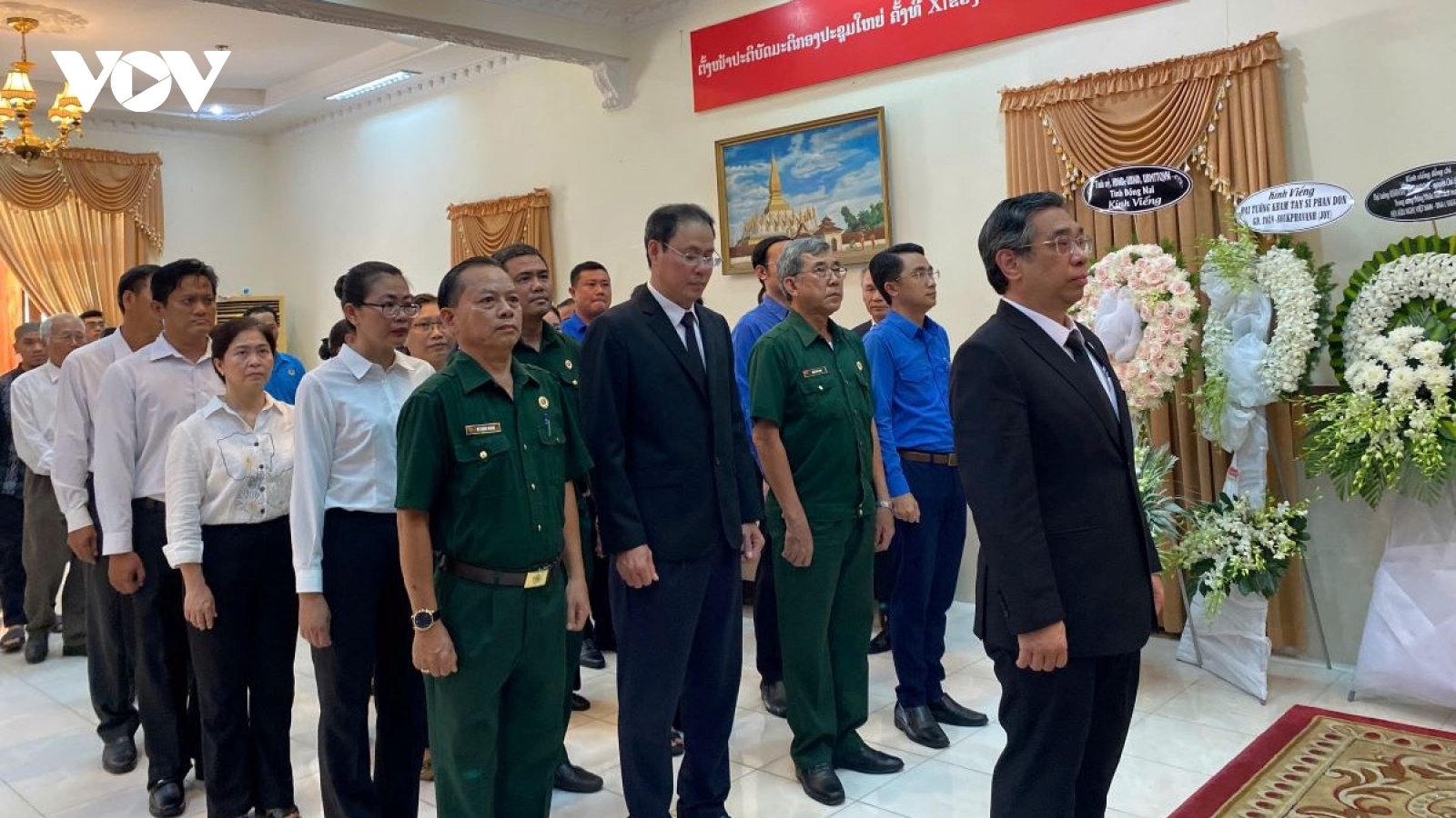 Nhiều đoàn đại biểu đến viếng Đại tướng Khamtay Siphandone tại TP.HCM