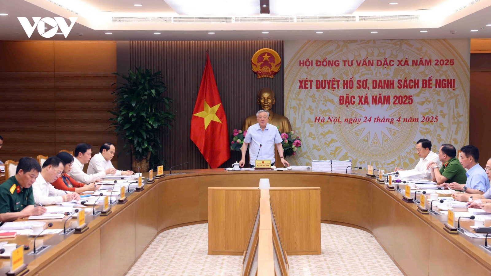 Phó Thủ tướng Nguyễn Hòa Bình họp Hội đồng tư vấn đặc xá dịp giải phóng miền Nam