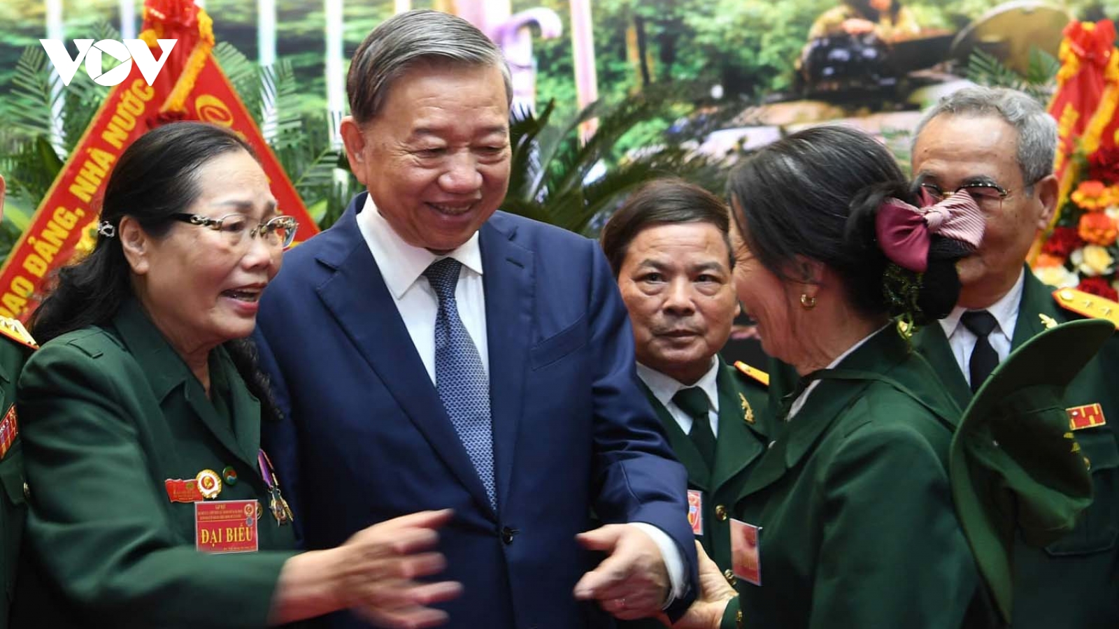 Tổng Bí thư: Người có công và gia đình họ sẽ có mức sống trung bình khá trở lên