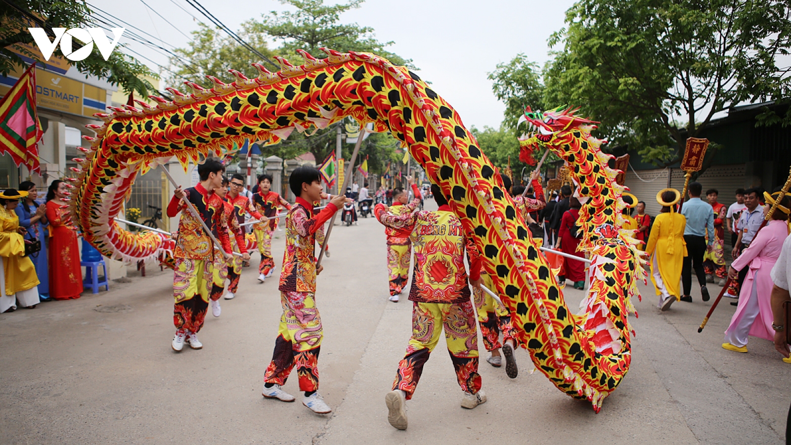 Ngắm các đoàn rước hoàng tráng đặc sắc tại Lễ hội Tổng Nam Phù