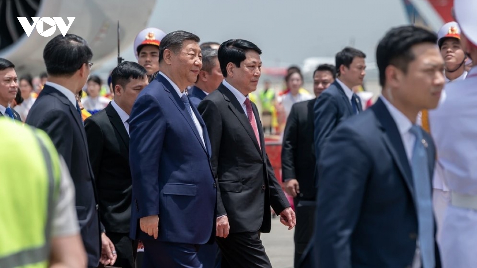 China’s top leader arrives in Hanoi for official visit to Vietnam