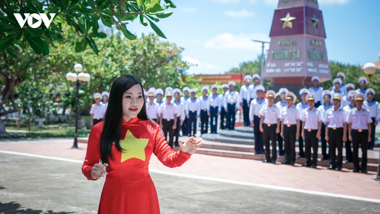 “Mỗi khi cất lên những câu hát về Trường Sa, tôi lại thấy rưng rưng”
